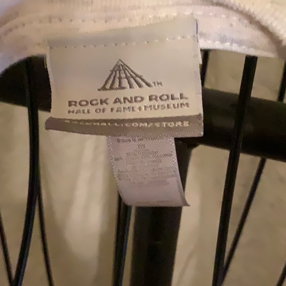 Rock n roll hall of fame peace - Picture 4 of 5